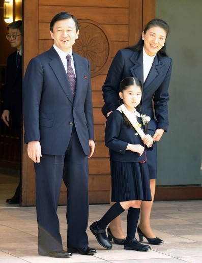 Księżniczka Aiko idzie do szkoły